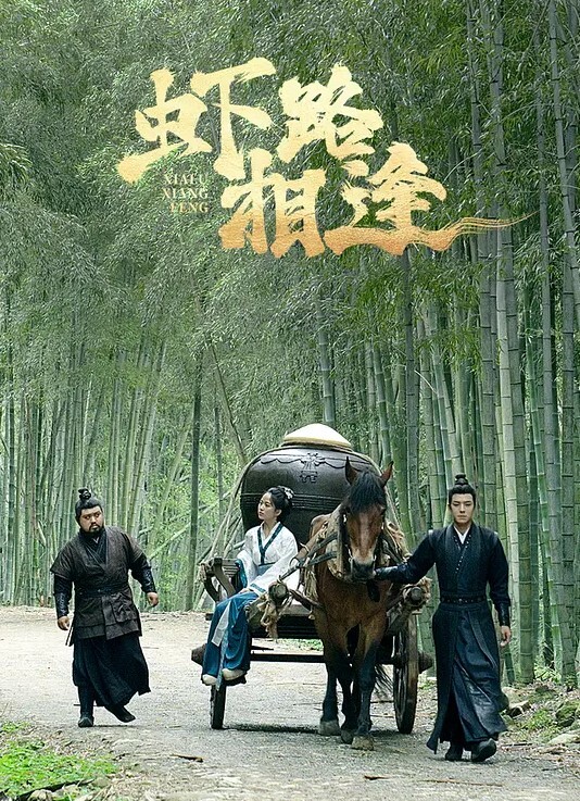 出租房公共浴室安裝攝像頭偷拍兩個妹子一起來洗澡脫光了都喜歡往對方奶子上瞄 - 51视频